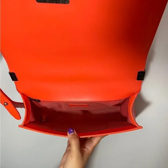 CHANEL New Medium Chevron Boy - Picture 8 of 12